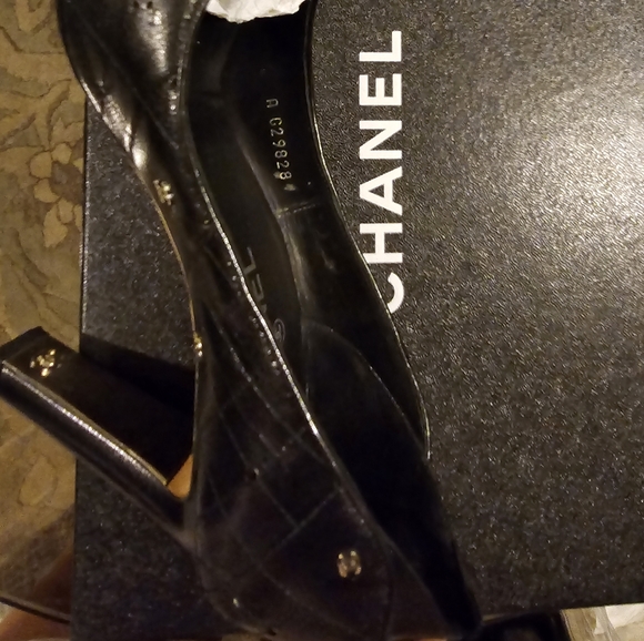 Chanel Leather Pumps Black & Black  CC Charms All Over  Authentic Retail $3,250 - Picture 8 of 9
